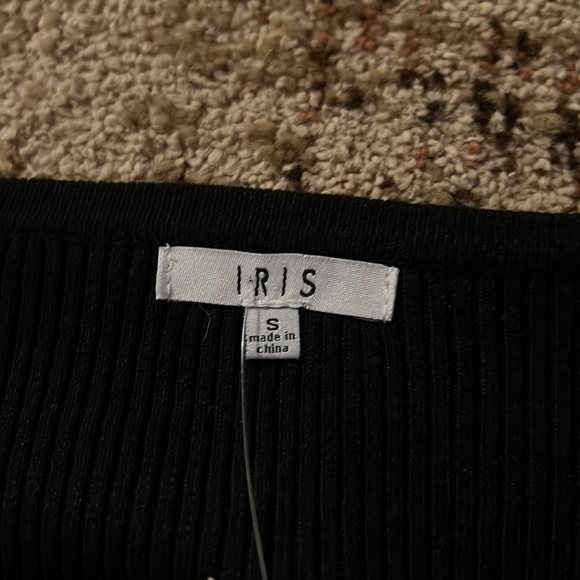 black long sleeve iris cropped button up - Picture 2 of 4